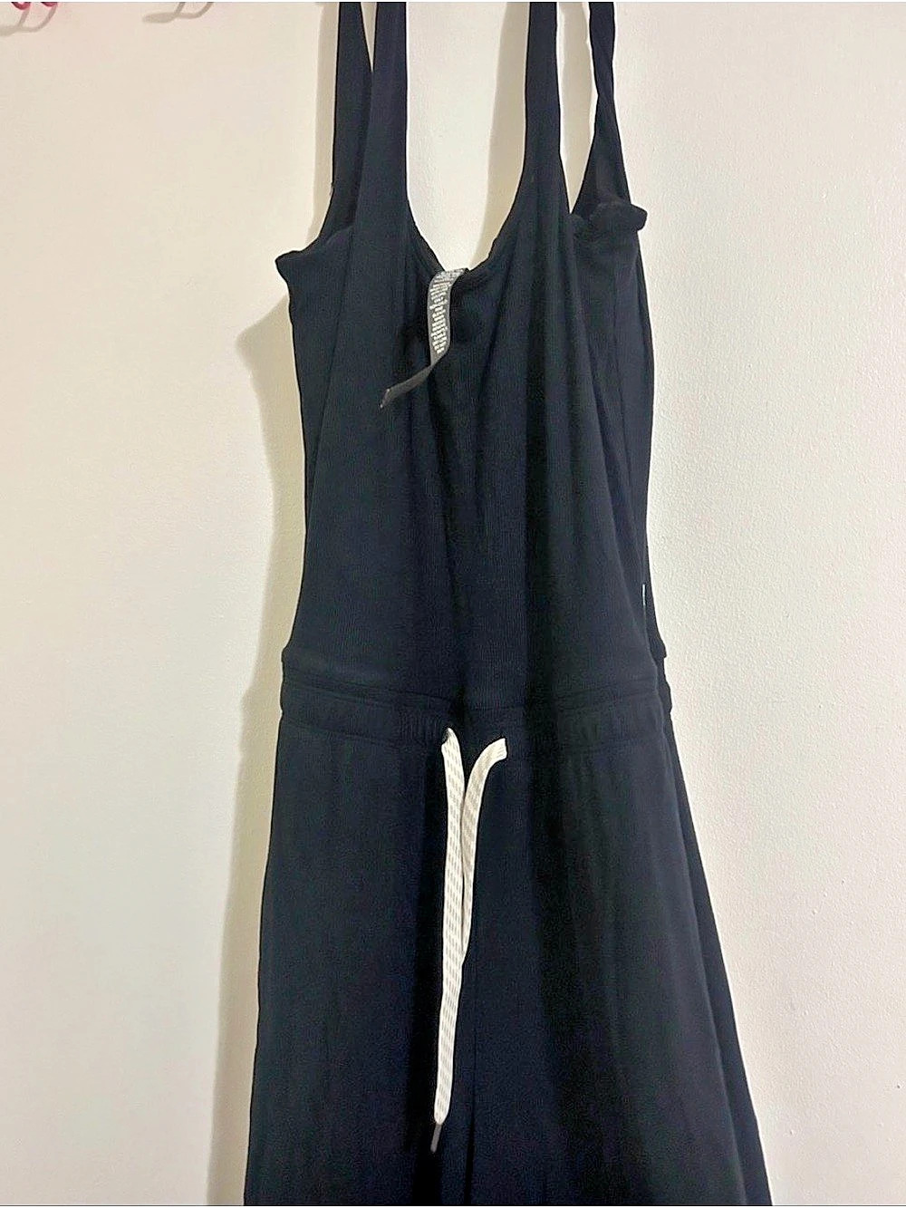 Vuori black Sleeveless Jumpsuit! Size XS 🖤Super cute and Like New!